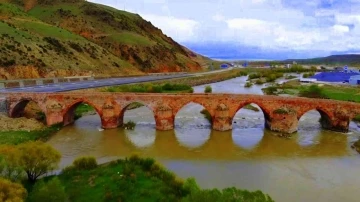 Çobandede Köprüsü ilk günkü ihtişamıyla göz kamaştırıyor
