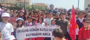 Çocuklardan kaymakama doğum günü sürprizi
