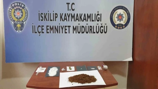 Çorum’da uyuşturucuyla yakalanan 2 kişi gözaltına alındı
