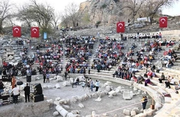 Çukurova’nın Efes’i, Kastabala Antik Kenti’nde Cumhuriyetin 100. yılına özel konser