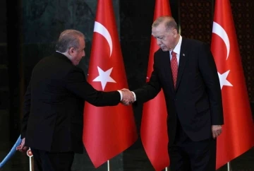 Cumhurbaşkanı Erdoğan, Cumhurbaşkanlığı Külliyesinde tebrikleri kabul etti
