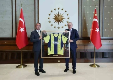 Cumhurbaşkanı Erdoğan, Fenerbahçe Başkanı Ali Koç ve yönetim kurulunu kabul etti
