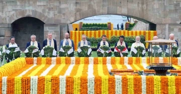 Cumhurbaşkanı Erdoğan, Mahatma Gandhi’nin anıt mezarını ziyaret etti
