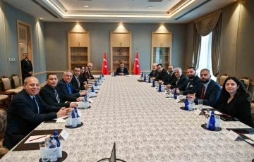 Cumhurbaşkanı Yardımcısı Yılmaz, ATİAD Başkanı ve yönetim kurulu üyeleriyle bir araya geldi
