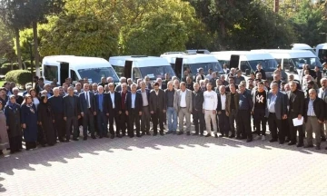 Cumhurbaşkanını karşılamak için uzun konvoy oluşturdular
