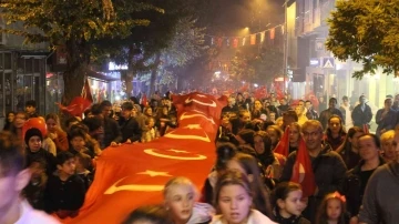 Cumhuriyet Bayramı için metrelerce bayrak açtılar
