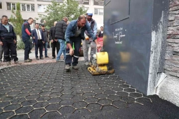 Cumhuriyet Caddesi’nde bakım çalışmaları
