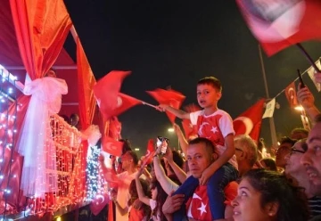 Cumhuriyet’in 100’üncü yılına fener alaylı kutlama (Ek fotoğraflar)