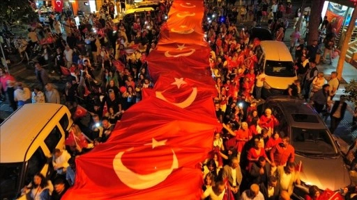 Cumhuriyet'in 101. yılı tüm yurtta 'fener alayları' ile kutlandı