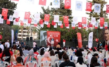 Cumhuriyetin 100'üncü yaşı Sevgi Evi'nde düzenlenen özel törenle kutlandı