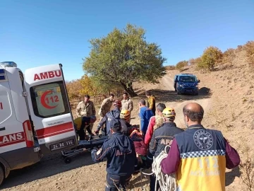 Dağda ayağı kırılan vatandaşı AFAD ekipleri kurtardı
