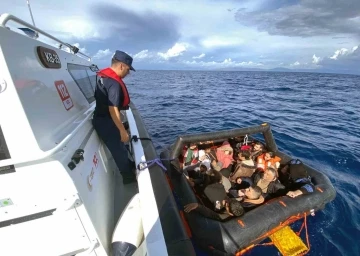 Datça’da 18 düzensiz göçmen kurtarıldı, 40 göçmen yakalandı
