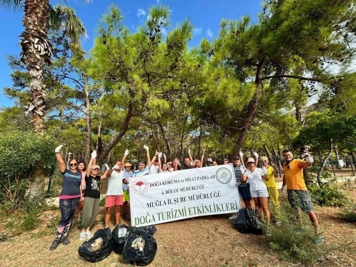 Datça Kovanlık Tabiat Parkı’nda doğa yürüyüşü ve çevre temizliği etkinliği düzenlendi
