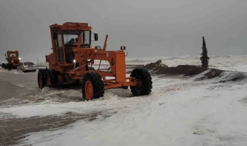 Denizin kara ile birleştiği ilçede fırtınanın bıraktığı hasar gün ağarınca ortaya çıktı
