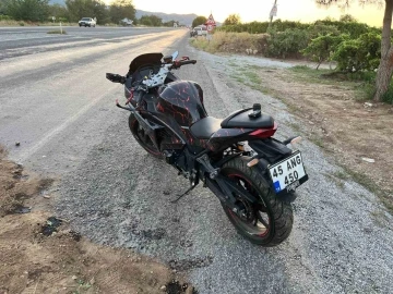 Denizli’de motosiklet şarampole devrildi; 2 yaralı
