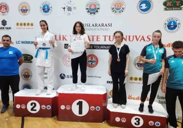 Denizlili karateciler uluslararası turnuvada 4 derece elde etti

