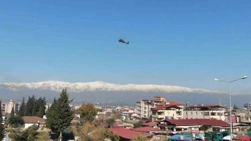 Deprem bölgesi Hatay’a askeri helikopterler ile yardım sürüyor
