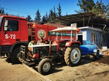 Deprem bölgesinde bulunan ’ateş savaşçıları’ afetzedelere su taşıyor
