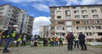 Deprem bölgesini gezdi, gördüğü ihmalleri anlattı