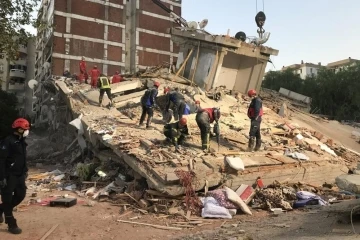 Depremde 15 kişiye mezar olan apartman davasında, 3 sanığa hapis cezası verildi
