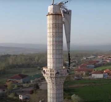 Depremde ağır hasar almıştı yıkımına başlandı
