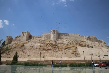 Depremde hasar alan tarihi Gaziantep Kalesinin restorasyonuna başlandı