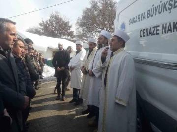 Depremde hayatını kaybeden anne ve 3 kızı Sakarya’da toprağa verildi
