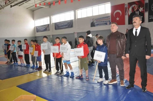 Depremde hayatını kaybeden sporcuların ansına güreş turnuvası
