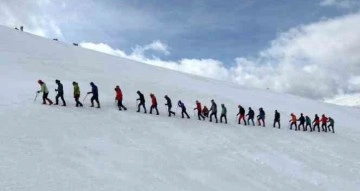 Depremden döndüler, Zigana Dağı’nda kış eğitimi gerçekleştirdiler