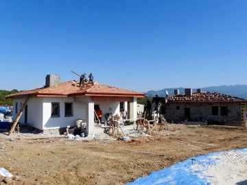 Depremin ağır yara bıraktığı Samandağ’da köy evlerinin yapımına başlandı
