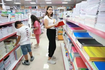 Depremin yaralarının sarıldığı Hatay’a yapılan geri göç kırtasiye esnafının yüzünü güldürdü
