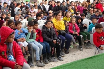 Depremzede çocuklar çadır kentlerde böyle eğleniyor