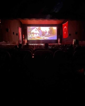 Depremzede çocuklar için sinema etkinliği düzenlendi
