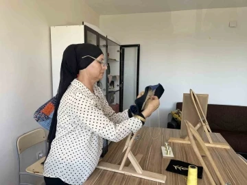Depremzede kadınlar, Osmanlı sanatını günümüze uyarlayarak gelecek nesillere aktarıyor
