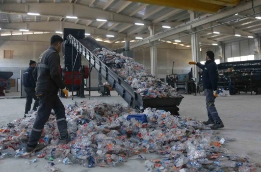 Devlet desteğiyle Türk mühendisleri geliştirdi: Plastik atıklar ekonomiye kazandırılıyor
