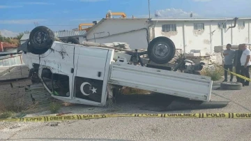 Devrilen kamyonetin sürücüsü yaşamını yitirdi
