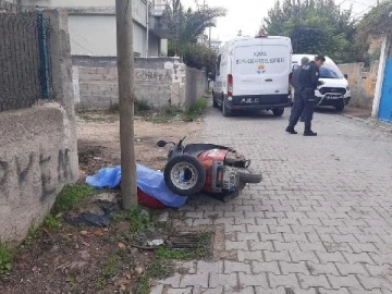 Devrilen motosikletin yanında ölü bulunan sürücü için kalp krizi şüphesi