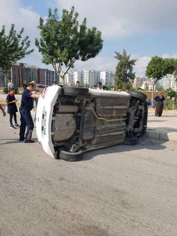 Devrilen otomobilden fırlayan sürücü, başını asfalta çarpıp öldü 