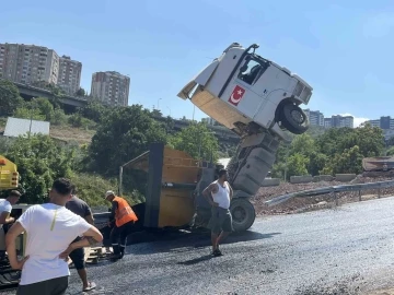 Devrilen tırın kupası şaha kalktı
