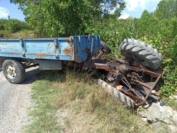 Devrilen traktörün altında kalan sürücü hayatını kaybetti
