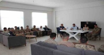 Dicle Kaymakamı Yurdagül’den bayramda şehit kabirleri ve şehit ailelerine ziyaret