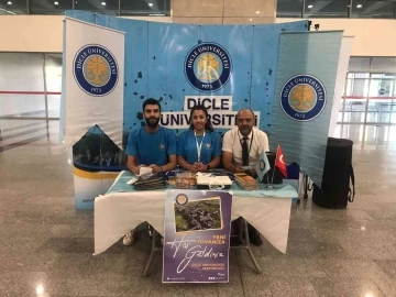 Dicle Üniversitesi kurduğu stantlarla yeni öğrencilerini karşıladı
