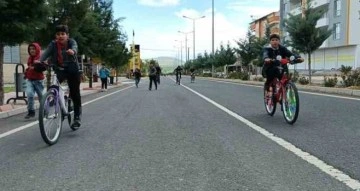 Dicle’de trafik güvenliği ve sağlıklı yaşama dikkat çekmek için pedal çevrildi