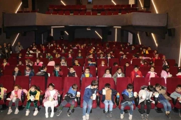 Dijital sinema salonu minikleri misafir etti
