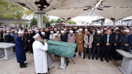 Din alimi Mahmut Ustaosmanoğlu'nun oğlu son yolculuğuna uğurlandı