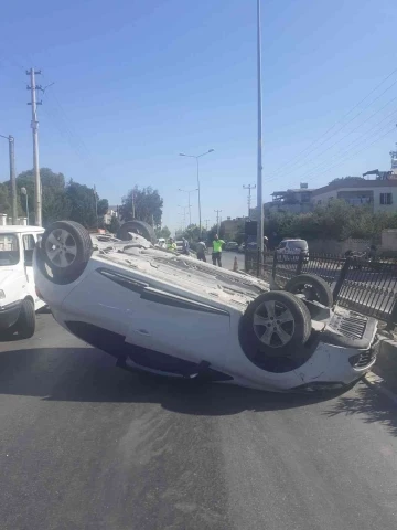 Direksiyon hakimiyeti kaybolan otomobil takla attı: 2 yaralı
