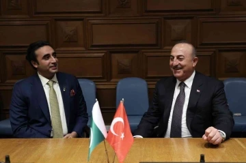 Dışişleri Bakanı Çavuşoğlu, Pakistanlı mevkidaşı Zardari ile görüştü
