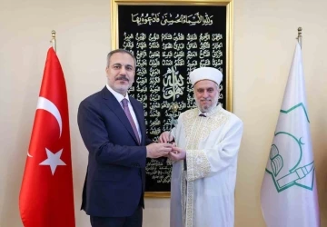 Dışişleri Bakanı Fidan, Bulgaristan’da Kadı Seyfullah Efendi Camii’ni ziyaret etti
