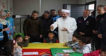 Diyanet İşleri Başkanı Erbaş, Nurdağı’nda konteyner kenti ziyaret etti