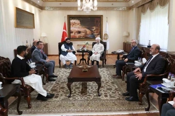 Diyanet İşleri Başkanı Erbaş, Pakistan Ulema Meclisi Başkanı Eşrefi’yi kabul etti
